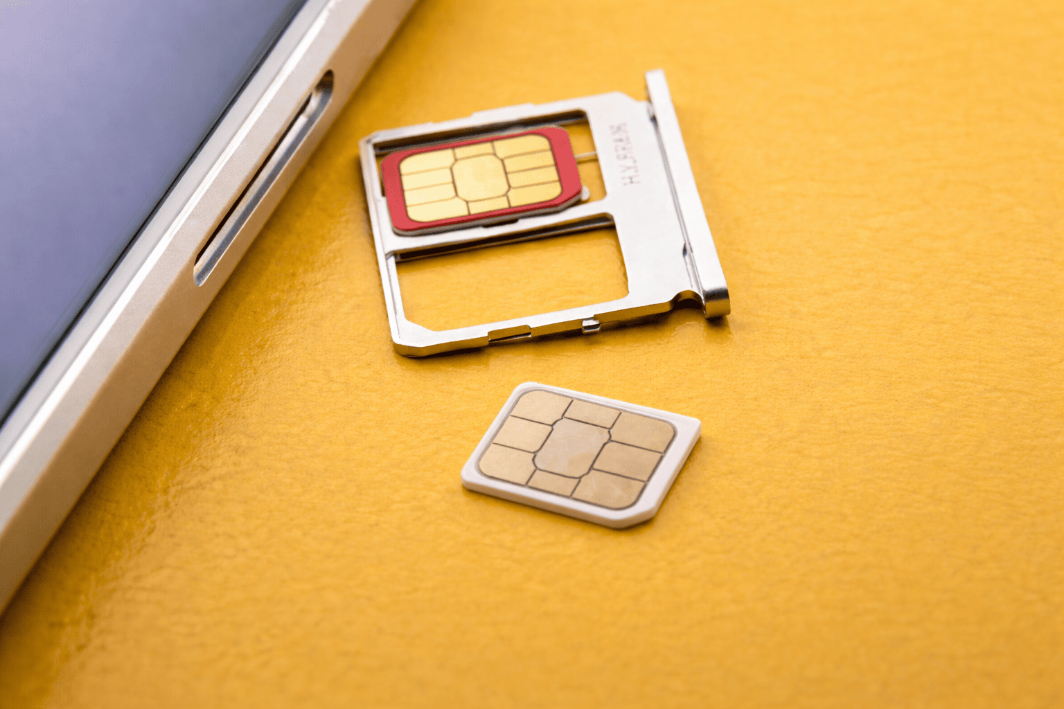 Dubbla simkort, även kallat dual SIM.