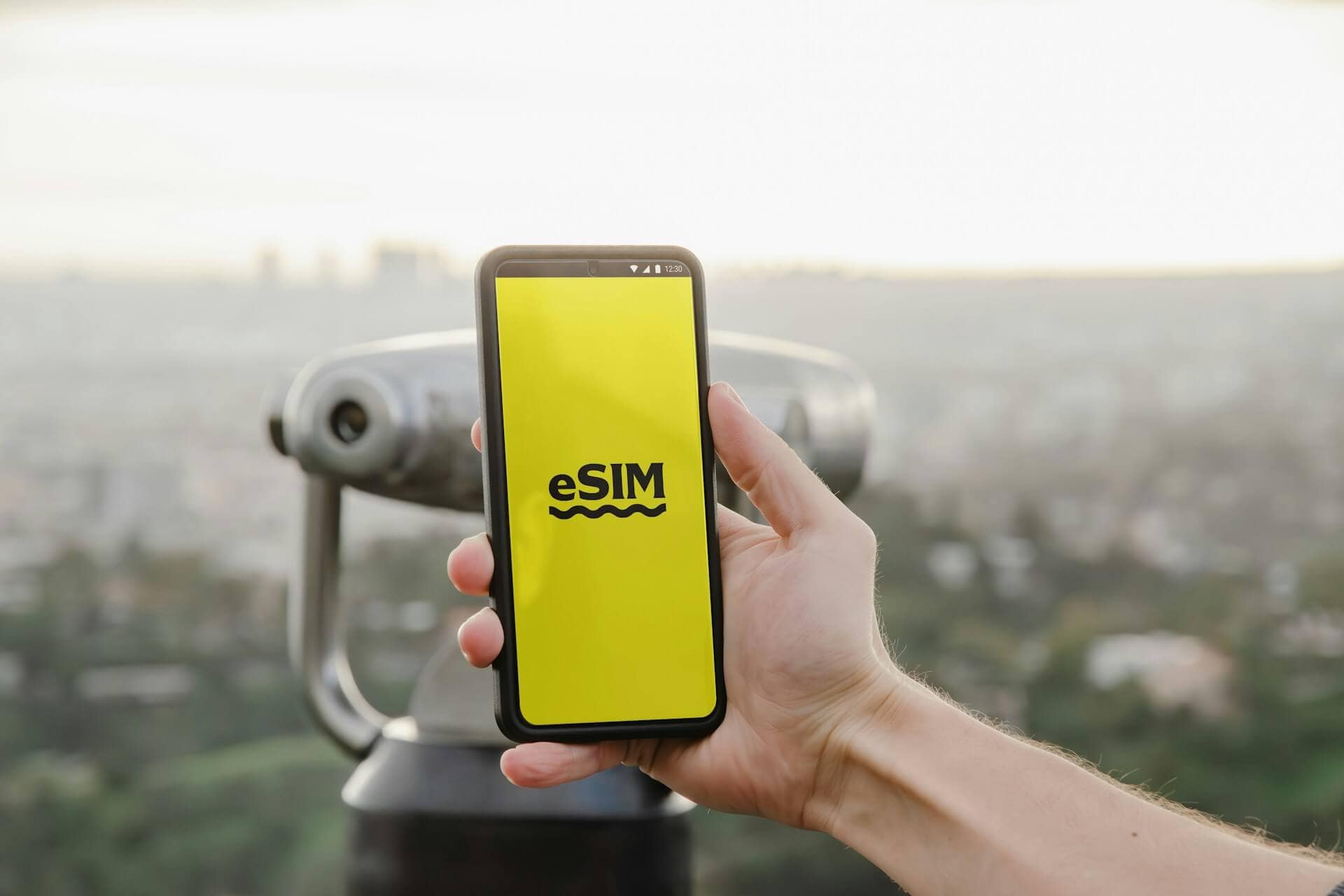 e SIM, även kallat digitalt simkort, på telefonen.