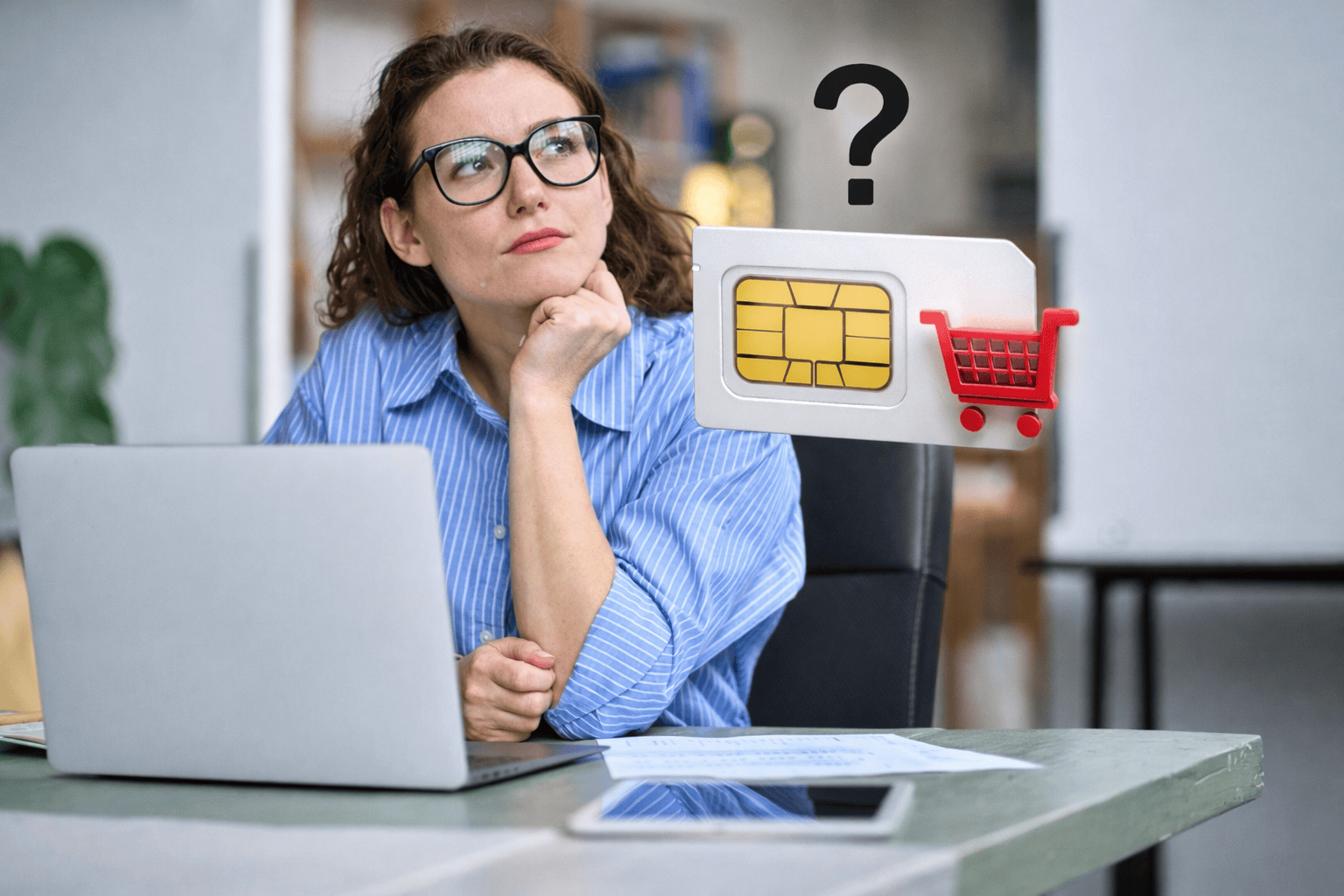 Beställa nytt simkort när Kvinna som funderar när hon behöver beställa nytt simkort?